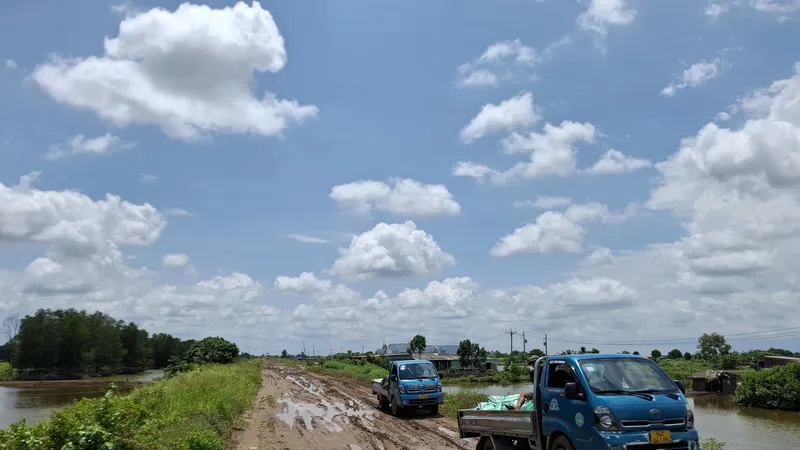 Thi công chậm trễ công trình đê biển cấp bách ở Cà Mau