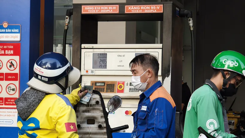 Xăng sinh học E10: Phủ rộng điểm bán, tăng lượng tiêu thụ