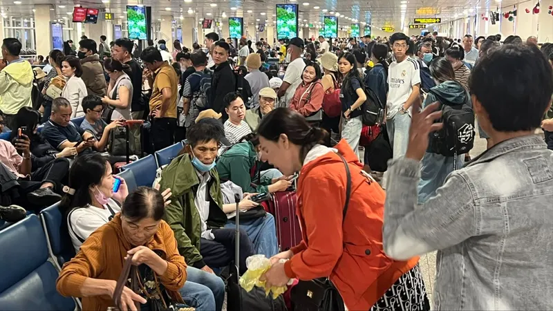 Giao thông ùn tắc trước kỳ nghỉ