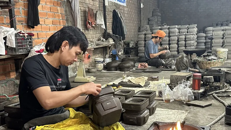 Tất bật làng nghề đúc lư đồng An Hội