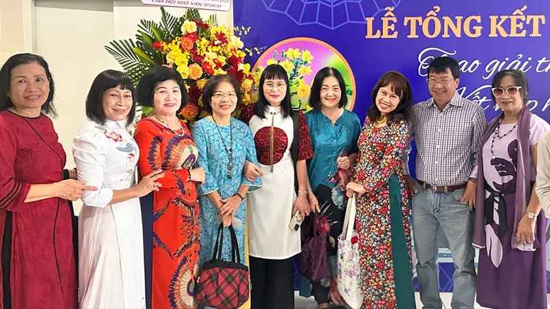 Phong phú đời sống văn học trong không gian mới