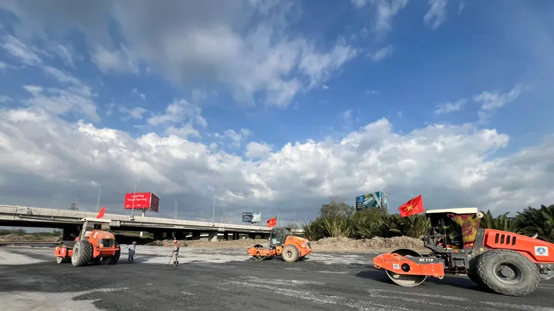 Hối hả thi công xuyên tết