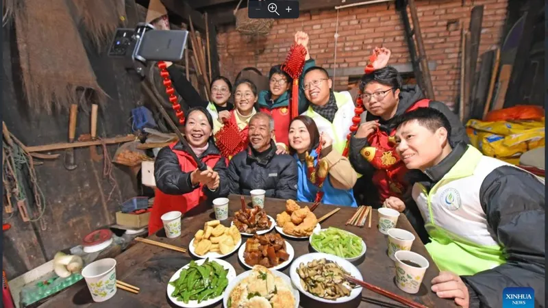 Không gian ảo, tết ấm thật