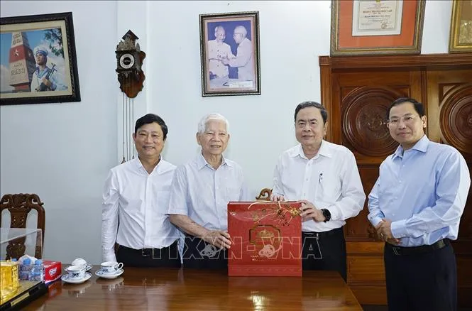 Chủ tịch Quốc hội Trần Thanh Mẫn thăm, chúc tết nguyên lãnh đạo Đảng, Nhà nước