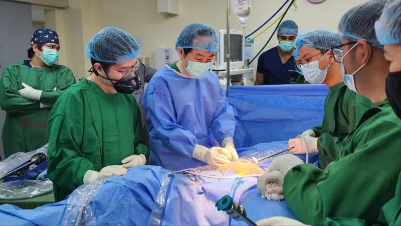 Bác sĩ “nội” xuất ngoại - Bài 1: Bản lĩnh bác sĩ Việt Nam