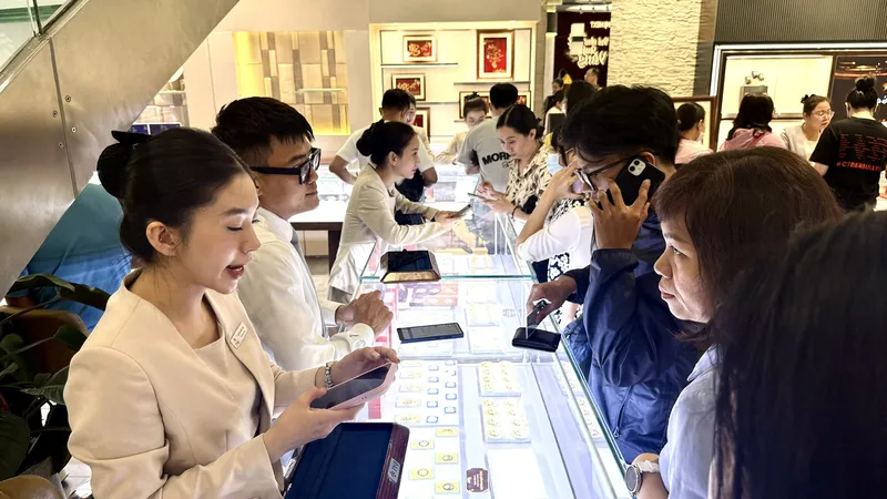 Ngày vía Thần Tài: Sản phẩm vàng giá trị nhỏ "cháy hàng"