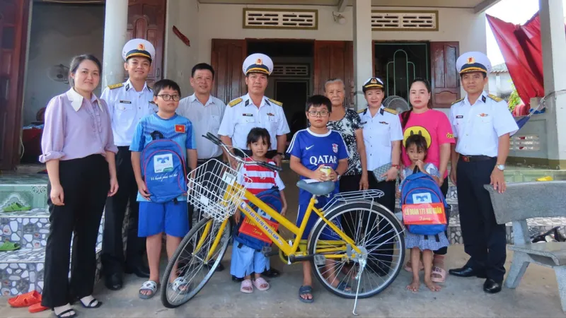 Nghĩa tình người lính biển