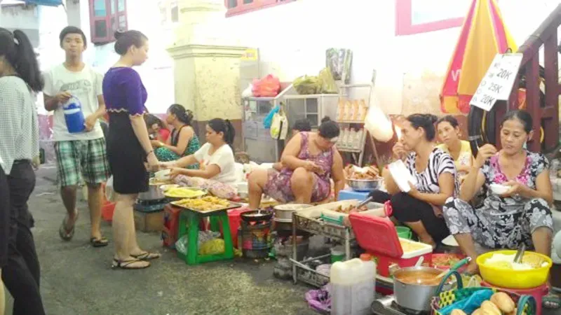 Tìm “chìa khóa” quản lý thức ăn đường phố