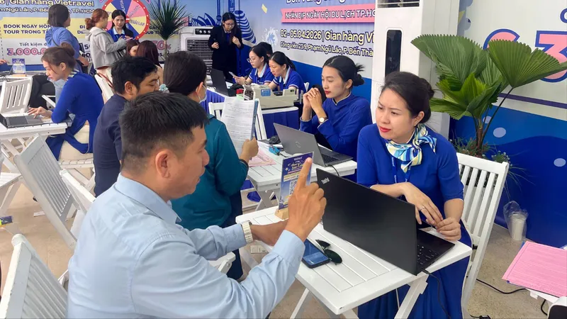 Nhộn nhịp săn tour mùa cao điểm du lịch
