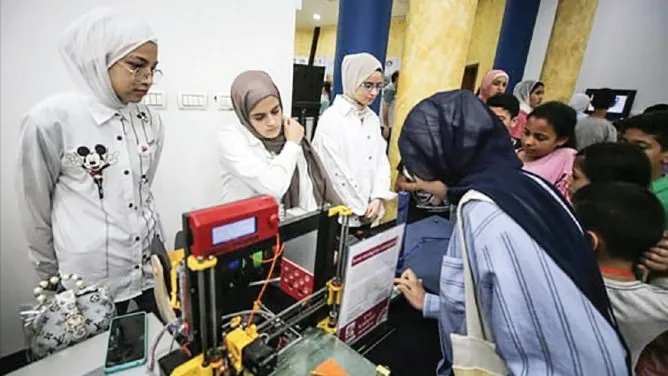 Nữ sinh Palestine tự tin theo đuổi công nghệ
