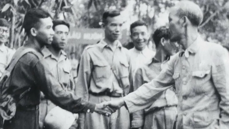 Nhà báo Từ Giấy: Giáo sư Y học - Ngòi bút xuất sắc của quân đội