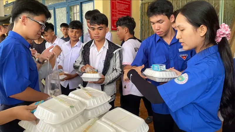 Hết lòng vì sĩ tử