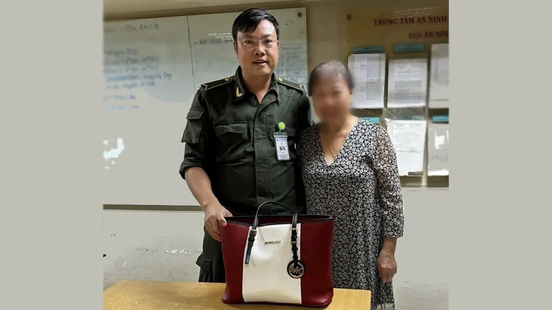 Hành khách bỏ quên 8.000 Euro trên xe đẩy tại sân bay Nội Bài