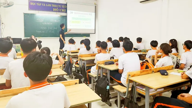 Rào chắn bảo vệ trẻ trên không gian mạng: Am hiểu để tự vệ
