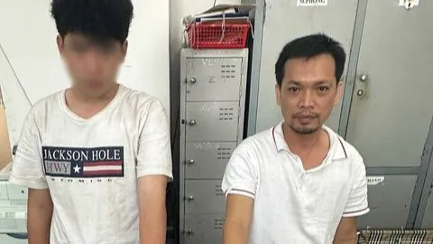 Khởi tố hai cha con dùng bình xịt hơi cay tấn công cướp xe SH