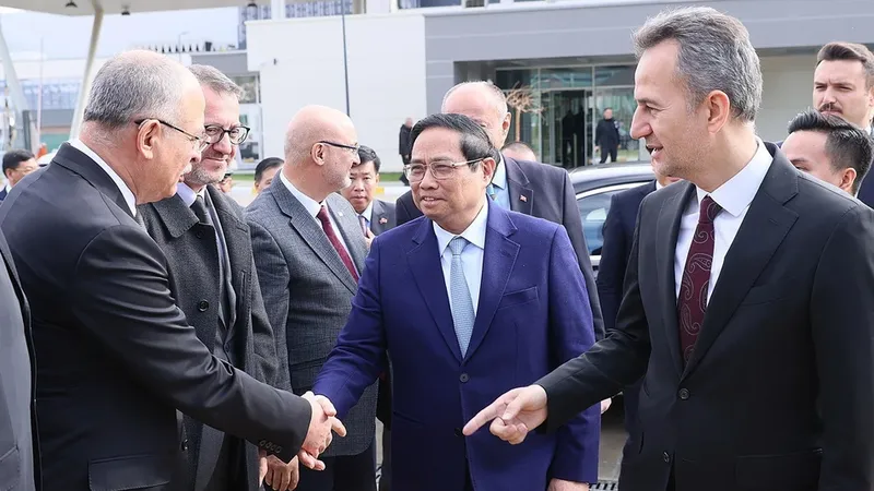 Thủ tướng Phạm Minh Chính tiếp các Bộ trưởng Kinh tế và đến thăm Tập đoàn Công nghiệp Hàng không Vũ trụ Thổ Nhĩ Kỳ