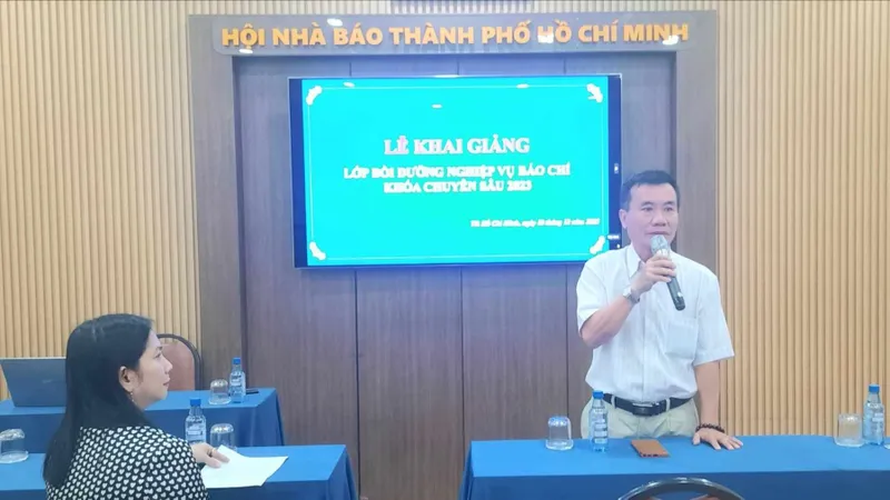 Khai giảng lớp bồi dưỡng nghiệp vụ báo chí chuyên sâu năm 2023