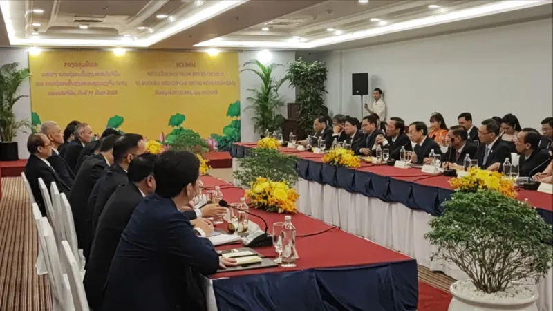 Quang cảnh hội đàm