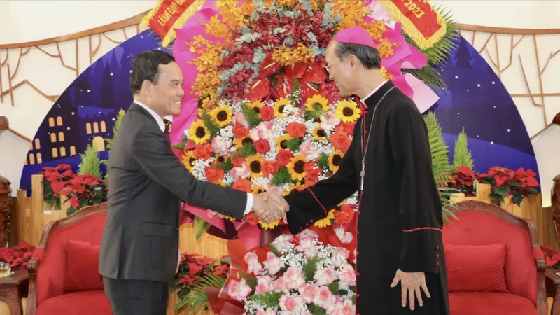 Lãnh đạo Trung ương và TPHCM thăm, chúc mừng các tổ chức, cá nhân tiêu biểu dịp Giáng sinh