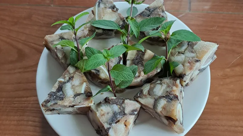 Giò thơm nghĩa mẹ tình cha