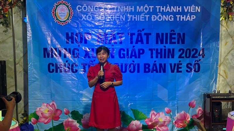 Công ty XSKT Đồng Tháp tổ chức Tri ân và tặng quà cho cho người bán vé số lẻ tại TPHCM 