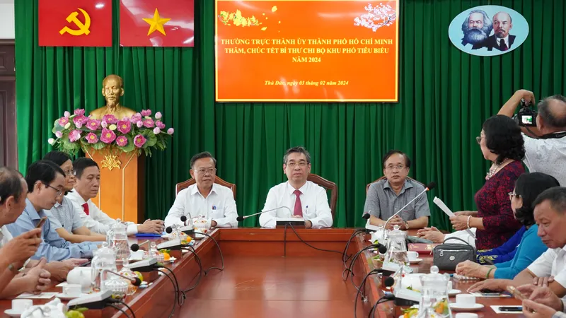 Đồng chí Nguyễn Phước Lộc chúc tết các bí thư chi bộ tiêu biểu tại TP Thủ Đức