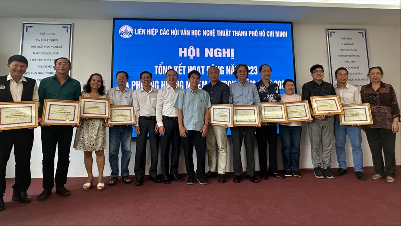 Học tập tư nhân để quảng bá các tác phẩm văn học nghệ thuật