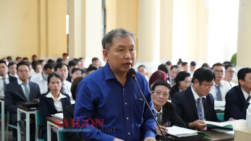Bị cáo Bùi Anh Dũng (cựu Chủ tịch HĐQT SCB) tại tòa. Ảnh: HOÀNG HÙNG 