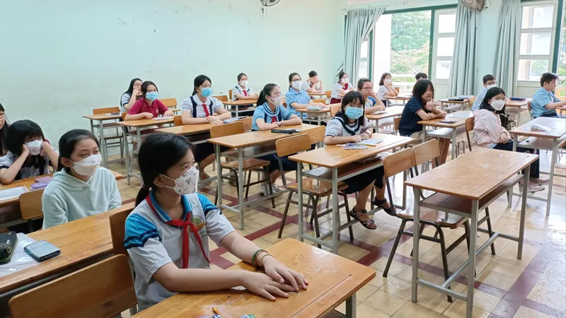 Trường THPT chuyên dừng tuyển sinh hệ THCS - Phải quan tâm quyền lợi học sinh