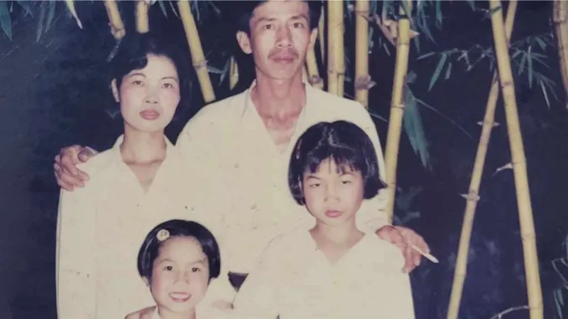 Xuân này con không về