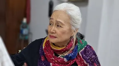 Ảnh minh họa: https://www.sggp.org.vn/dao-dien-nha-van-nguyen-thi-minh-ngoc-tham-va-tang-qua-nghe-si-lao-thanh-post708252.html