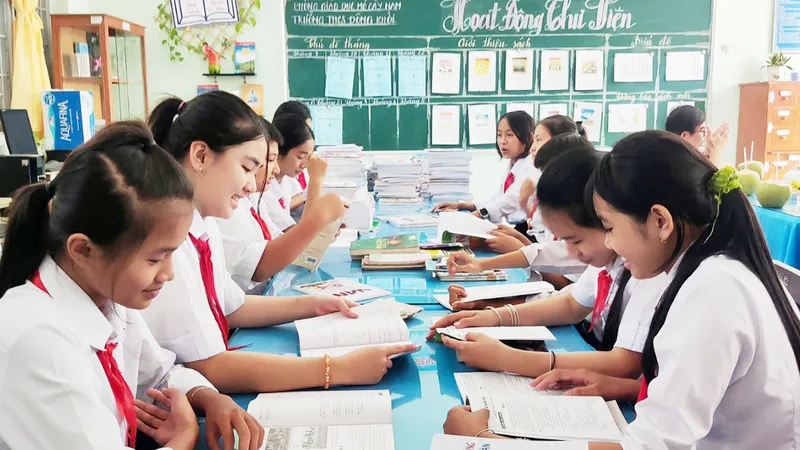 Chương trình “Thắp sáng niềm tin - Vượt khó đến trường”: Lan tỏa văn hóa đọc về quê hương Đồng Khởi