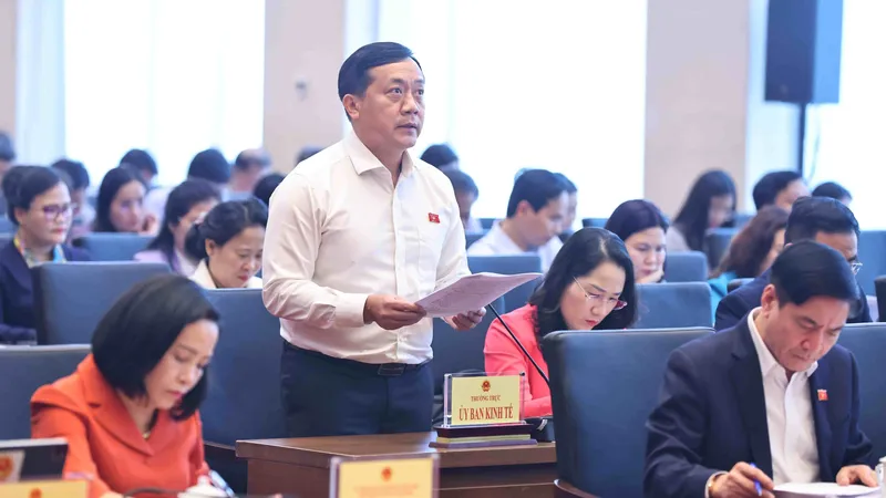 Đại biểu Hà Phước Thắng, Đoàn TPHCM, phát biểu tại hội nghị. Ảnh: TTXVN