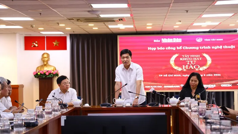 https://baochinhphu.vn/ban-phao-hoa-va-trinh-dien-3d-tai-chuong-trinh-nghe-thuat-tay-ninh-khuc-hat-tu-hao-102240327165814205.htm