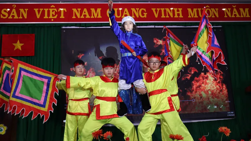 Học sinh tiểu học thuyết trình phim bằng tiếng Anh với chủ đề "Quê hương tôi - Nguồn cảm hứng"