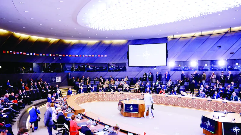Các Ngoại trưởng NATO nhất trí viện trợ quân sự cho Ukraine