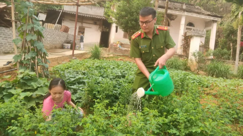 Sống như một hạt ban