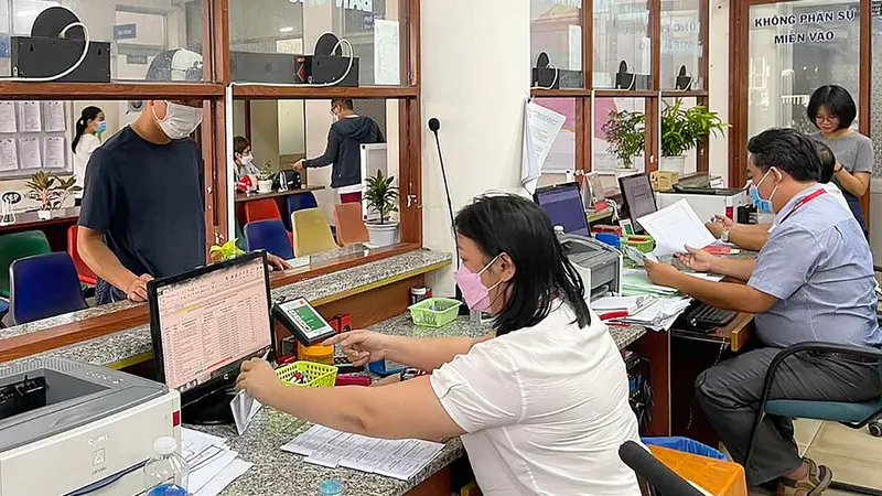 Ảnh: https://www.sggp.org.vn/can-bo-nghi-dung-lam-trung-phai-duoc-bao-ve-bai-4-khuyen-khich-va-bao-ve-can-bo-vi-loi-ich-chung-post653044.html