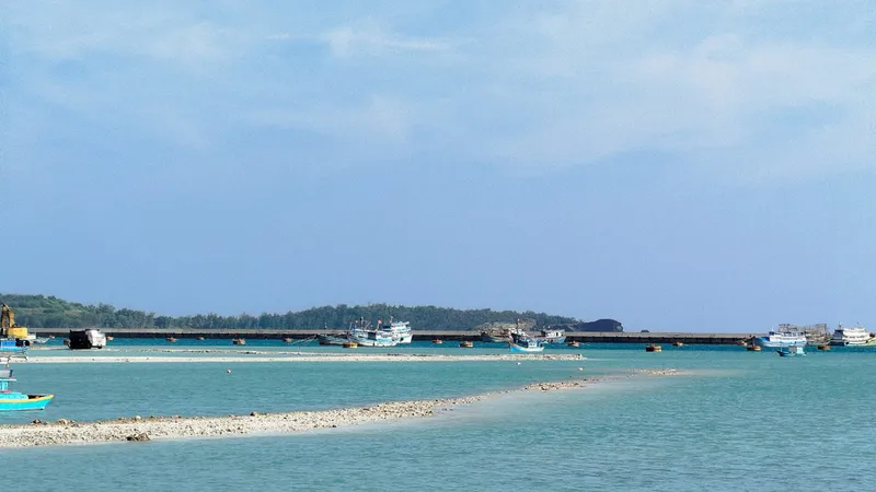 Bình Thuận: Cảng biển, cửa sông bồi lắng, mất an toàn