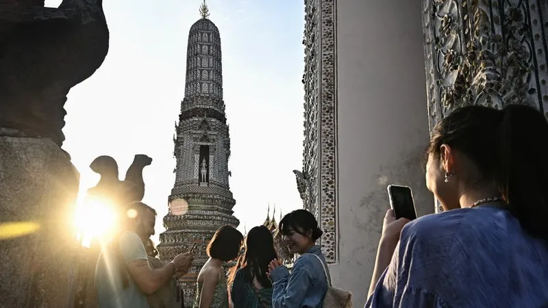Ảnh: https://www.vietnamplus.vn/noi-cac-thai-lan-thong-qua-viec-gia-han-mien-thi-thuc-de-thu-hut-du-khach-post945185.vnp