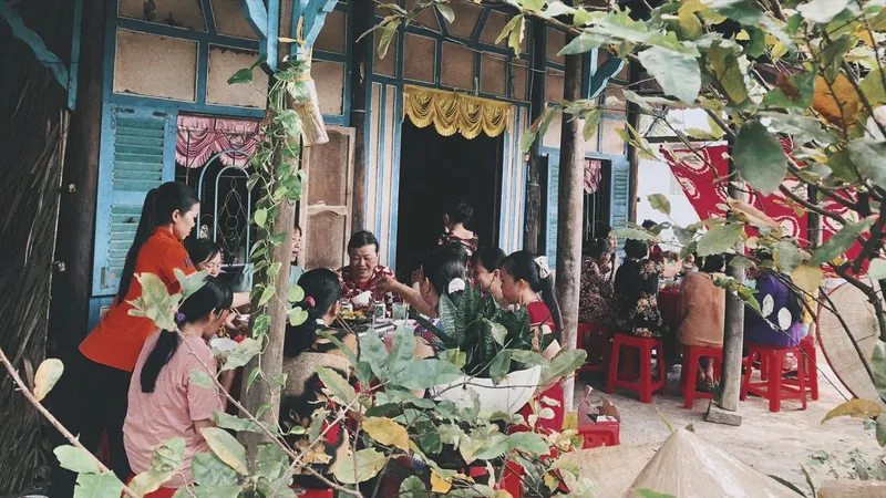 Về ăn đám giỗ