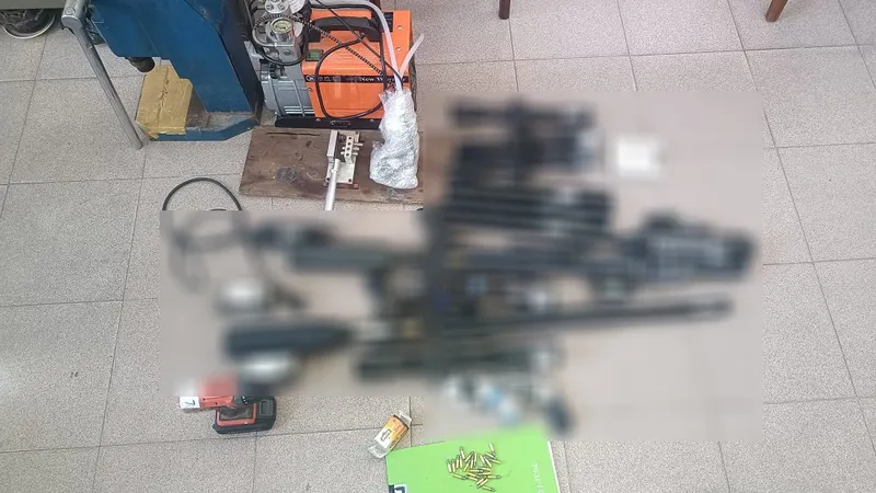 Bắt đối tượng chế tạo, tàng trữ số lượng lớn súng quân dụng