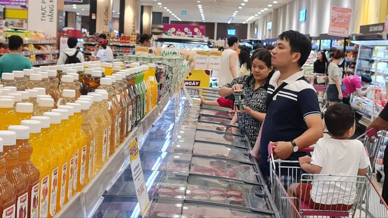 Ngăn chặn tình trạng “thổi giá” theo lương