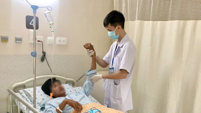 Tự ý truyền dịch: Coi chừng gặp tai biến!