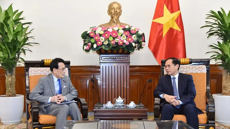 Bộ trưởng Ngoại giao Bùi Thanh Sơn tiếp Trưởng Ban nghiên cứu chính sách Đảng Dân chủ tự do Nhật Bản
