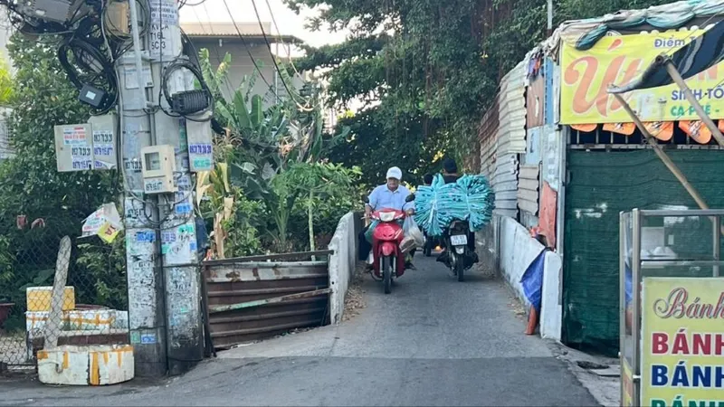 Đường rộng, cầu hẹp