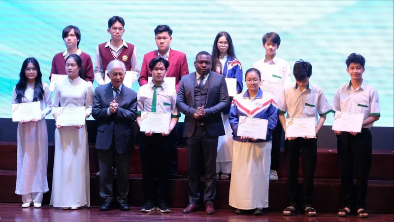 Trao 155 suất học bổng Vallet cho học sinh, sinh viên các tỉnh Tây Nguyên và Khánh Hòa, Ninh Thuận