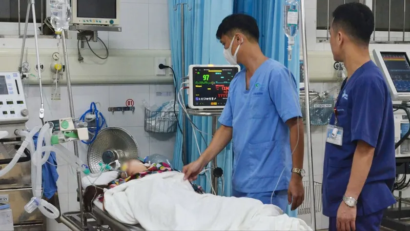 Quảng Ninh: Cấp cứu 6 người ngộ độc khí CO từ máy phát điện