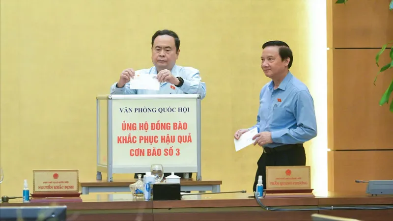 Ủy ban Thường vụ Quốc hội khai mạc phiên họp thứ 37, quyên góp ủng hộ đồng bào bị bão lụt