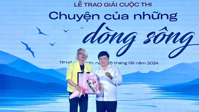 Nhà văn Tống Phước Bảo đoạt giải nhất cuộc thi "Chuyện của những dòng sông" 